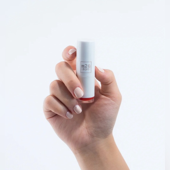 M2ü NYC Moisturizing Lipstick in Born Whit Shine 4g - Picture 2 of 6